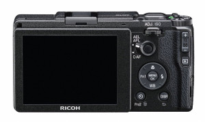 Fujifilm X70 vs Ricoh GR II